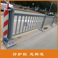 郑州城市道路护栏厂家 郑州锌钢道路护栏订制 龙桥